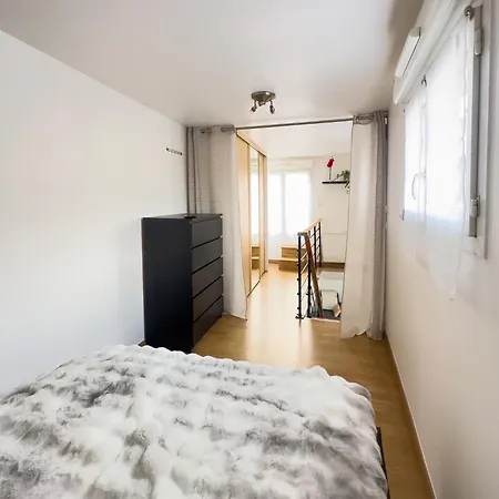 Duplex Cosy A 2 Min A Pied De Paris Avec 2 Terrasses